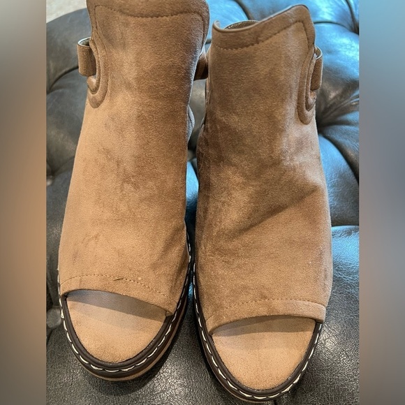 Pierre Dumas Open Toed Tan/Brown Chunky Heels Size 7 - Picture 2 of 10